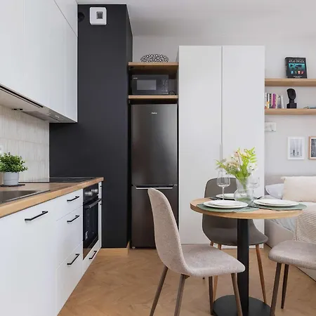 Nowoczesne Dla 4 Osob Z Balkonem By Renters *