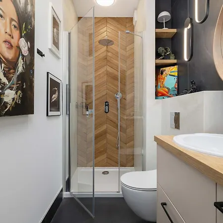 Nowoczesne Dla 4 Osob Z Balkonem By Renters كاتوفيتسه