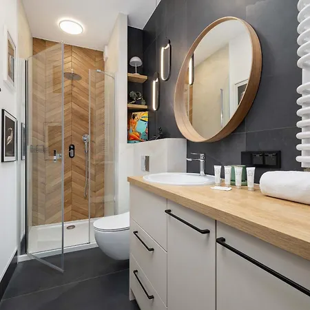 Nowoczesne Dla 4 Osob Z Balkonem By Renters * كاتوفيتسه