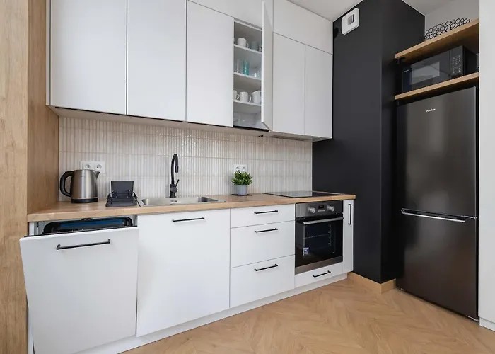 Nowoczesne Dla 4 Osob Z Balkonem By Renters Κατοβίτσε